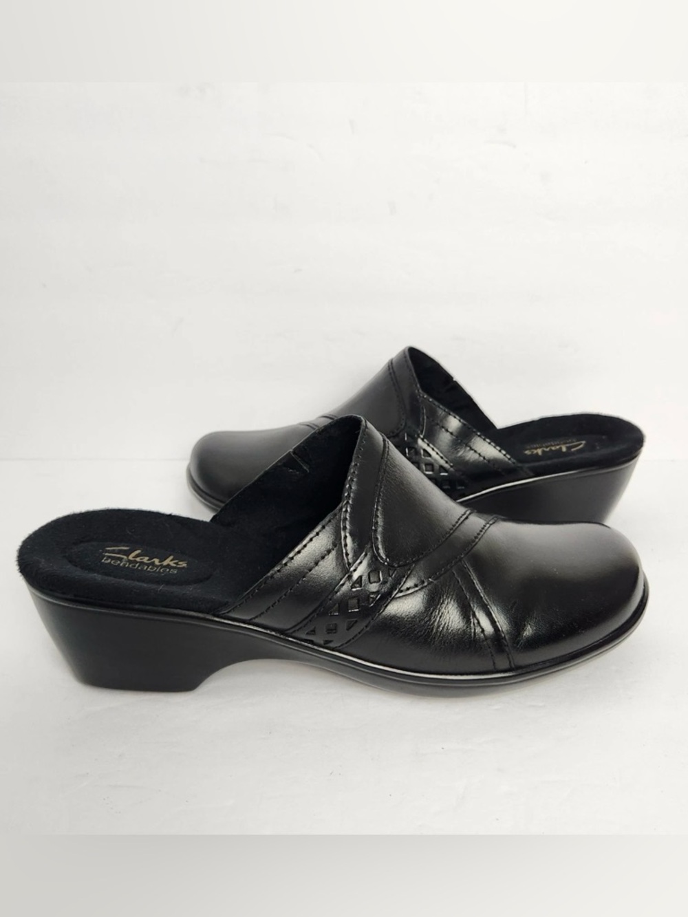 Clarks Artisan Women’s Size 9.5 Black Leather Slip On Comfort Mules Shoes 62889